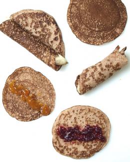 teff crepes with fruits and jams